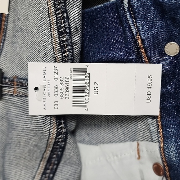 American Eagle NWT Distressed High-Rise Mom Jean Shorts - Picture 6 of 8